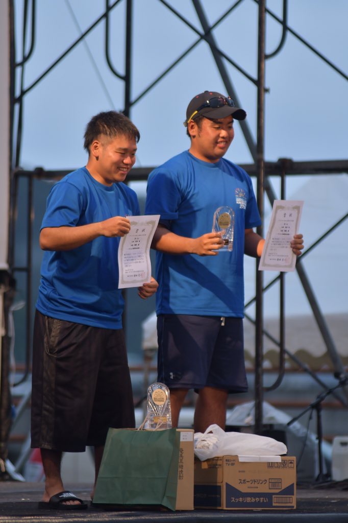 ー表彰を受ける山畑篤海さん（左）と海勝さん（右）ー