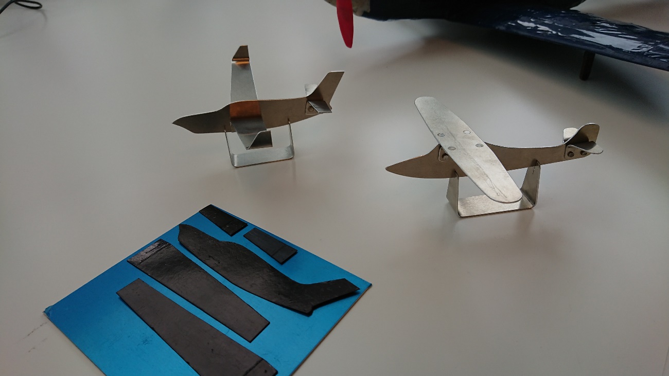 航空整備工学専攻の体験授業で作ってもらう飛行機模型
