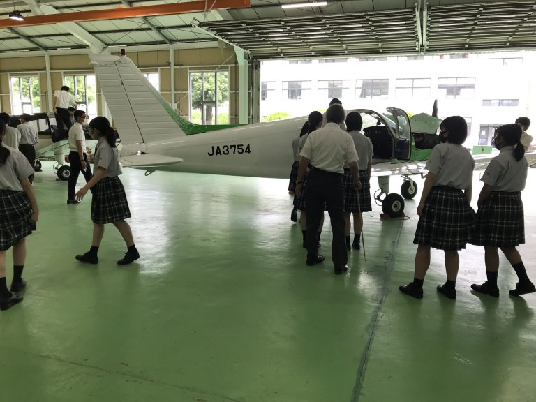 鹿児島実業高校 総合学科 1年生のみなさんが来学 ｜ 学校法人 都築教育学園